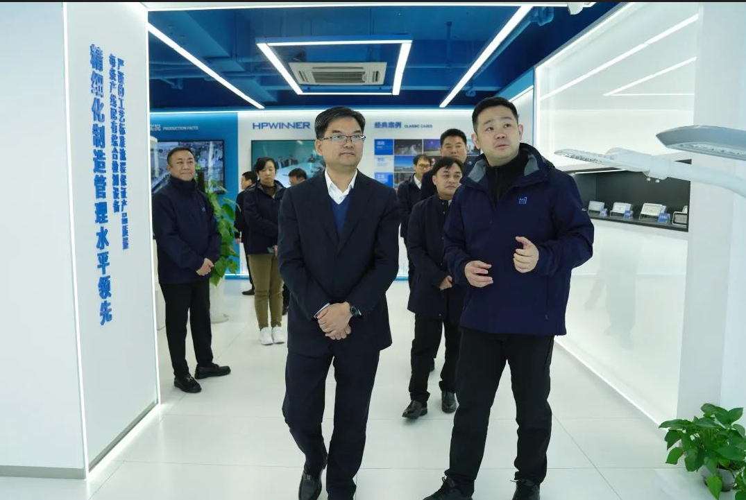 2月8日，杭州市拱墅區(qū)委書記李志龍帶隊赴華普永明等重點企業(yè)單位開展“大走訪大調(diào)研大服務大解題”活動。