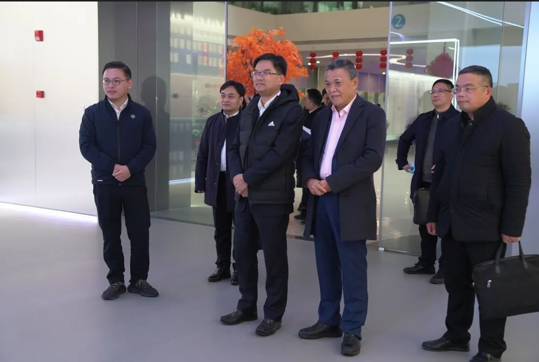 2月8日，杭州市拱墅區(qū)委書記李志龍帶隊赴華普永明等重點企業(yè)單位開展“大走訪大調(diào)研大服務大解題”活動。