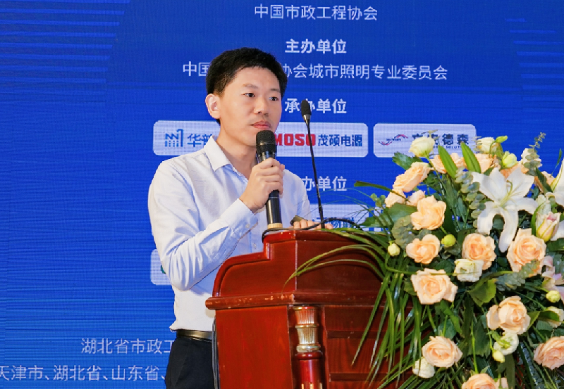 7 《道路照明用LED燈具評價標(biāo)準(zhǔn)》標(biāo)準(zhǔn)編制組組長夏譽(yù).png